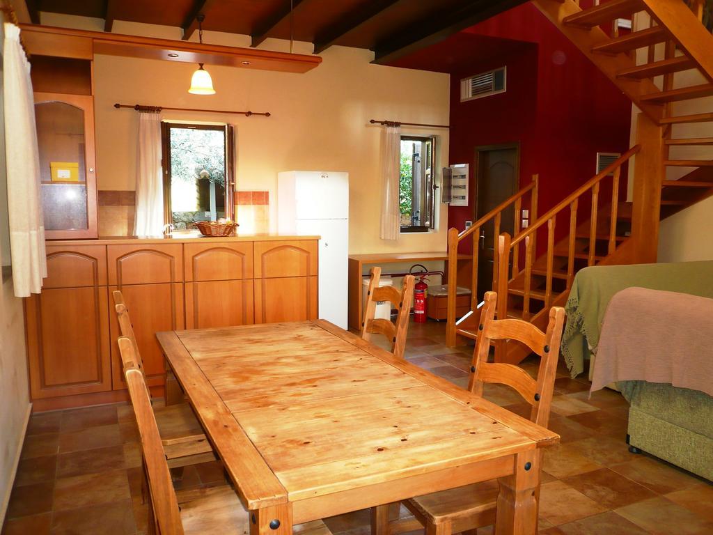 Maison Viros Ferienhaus *