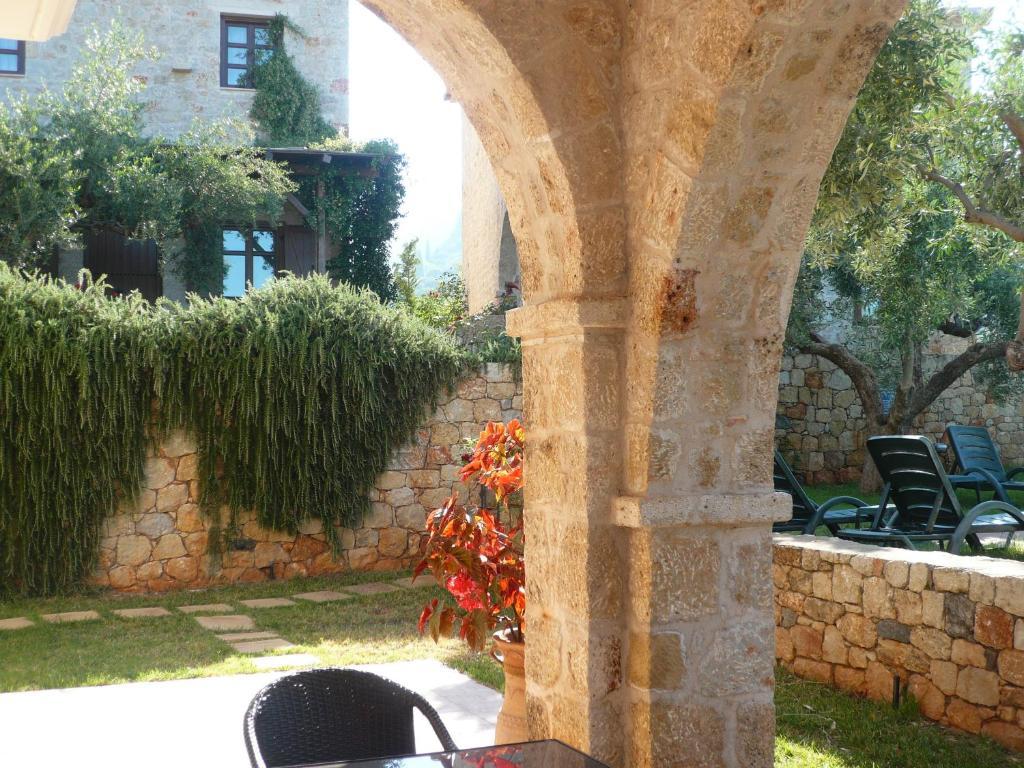 Maison Viros *
